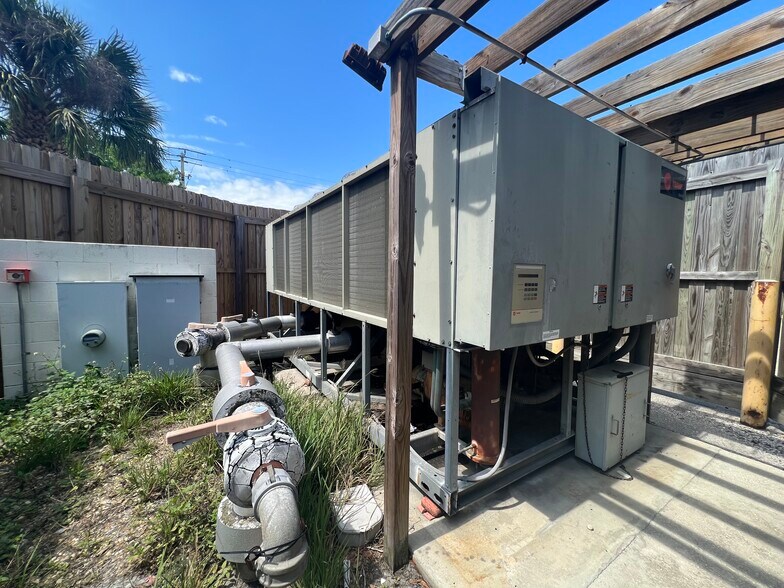 More Photos Of 420 Tamiami Trl S, Venice Medical For Sale