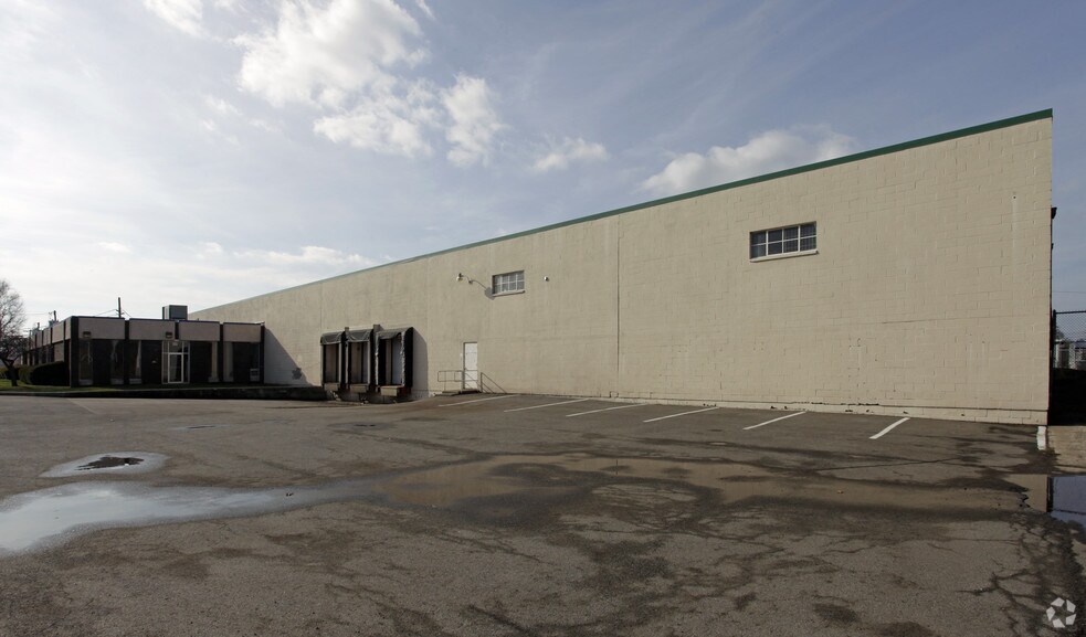 More Photos Of 525 Dell Rd, Carlstadt Unknown For Lease