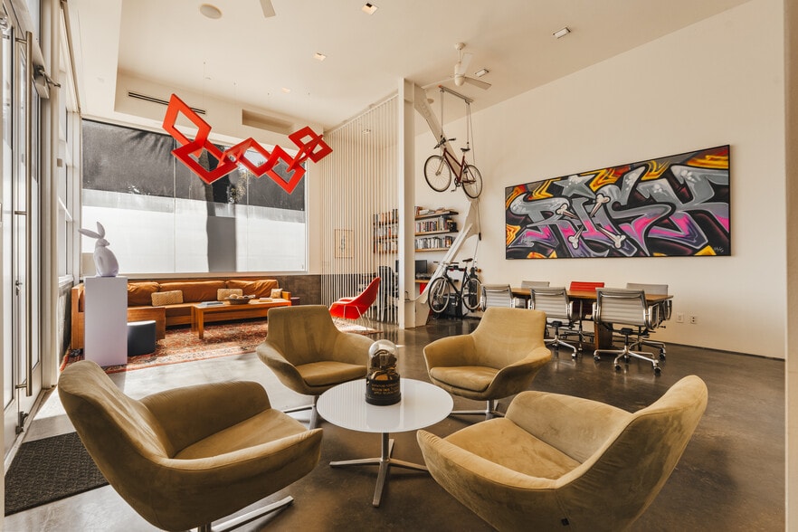 More Photos Of 610 Main St, Venice Office For Sale