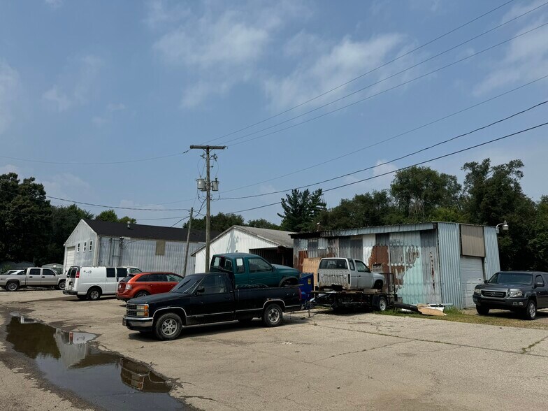 More Photos Of 57909 In-19, Elkhart Auto Repair For Sale