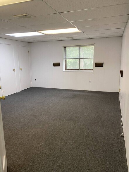 More Photos Of 103 Fort Salonga Rd, Northport Office For Sale