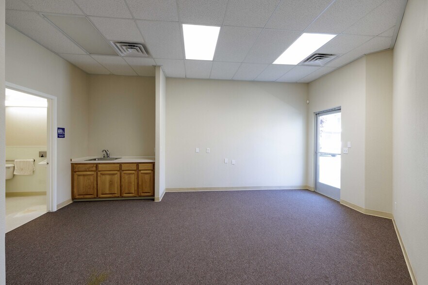 More Photos Of 1565 Shaw Ave, Clovis Office For Lease