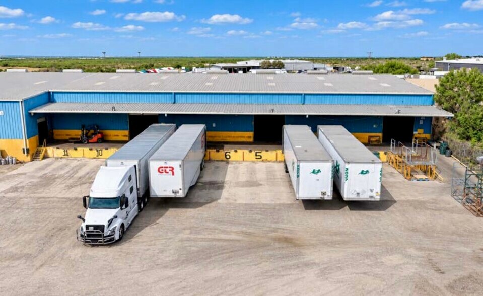 More Photos Of 705 Enterprise St, Laredo Distribution For Sale