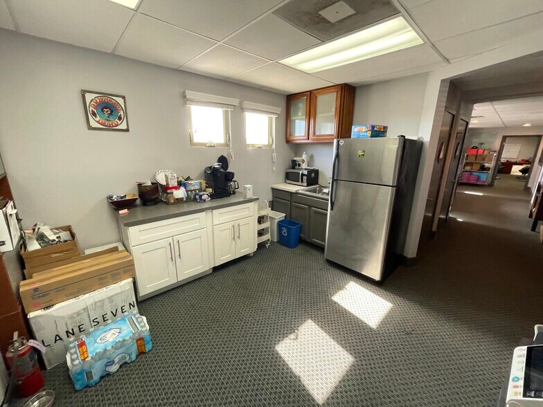 More Photos Of 7667 Vickers St, San Diego Warehouse For Sale