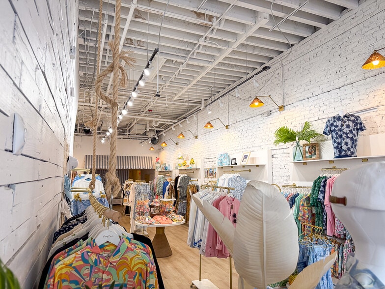 More Photos Of 345 King St, Charleston Storefront Retail Office For Lease