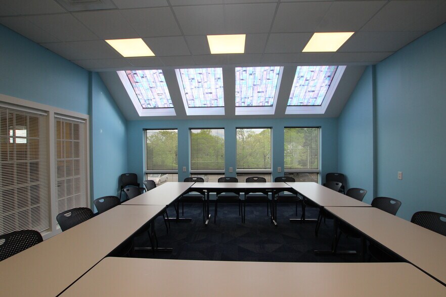 More Photos Of 60 Westwood Ave, Waterbury Office For Sale