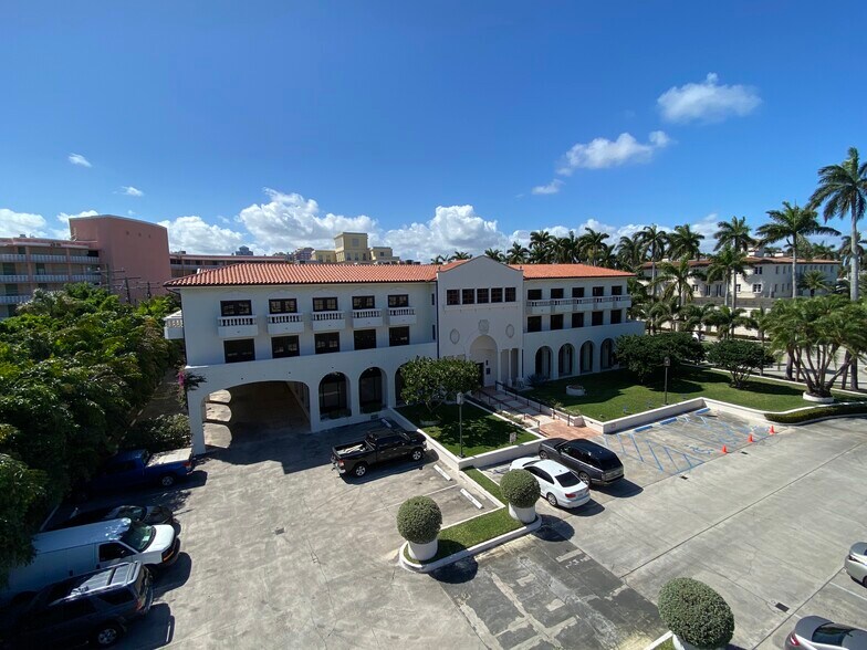 More Photos Of 440 Royal Palm Way, Palm Beach Office For Lease
