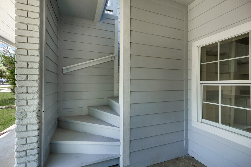 More Photos Of 834 W Russell Pl, San Antonio Apartments For Sale