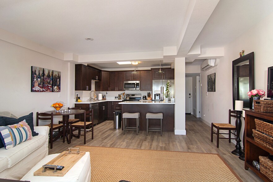More Photos Of 5685-5693 La Jolla Blvd, La Jolla Apartments For Lease