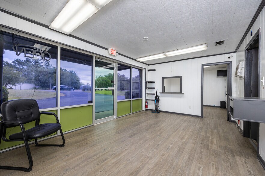 More Photos Of 2832 S Main Blvd, Lake City Auto Repair For Sale