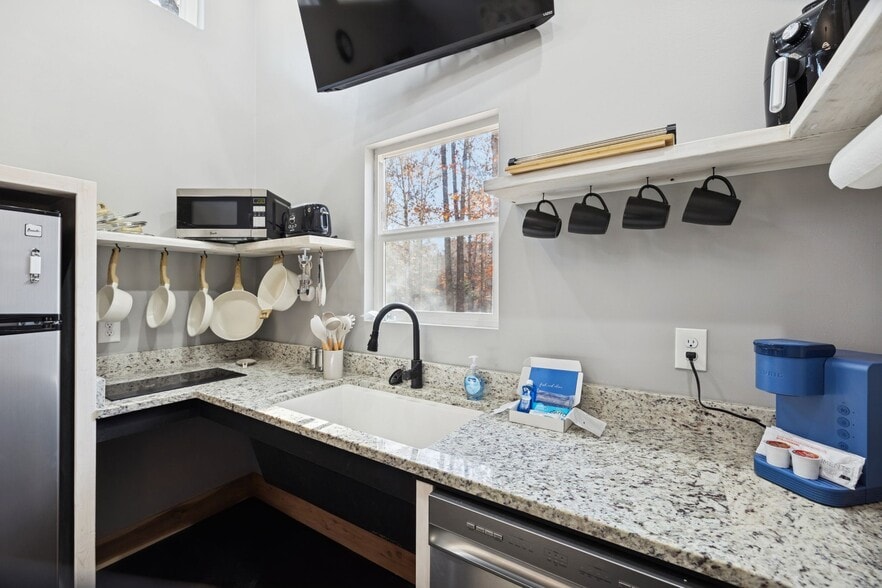 More Photos Of 3158 Summertown Hwy, Summertown Hotel For Sale