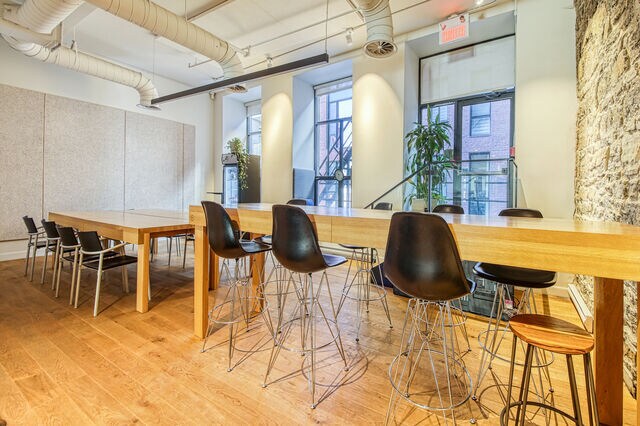 More Photos Of 460-464 Mcgill, Montréal Office For Sale