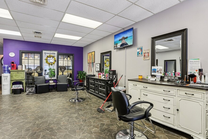 More Photos Of 209 N State St, Litchfield Storefront Retail Residential For Sale