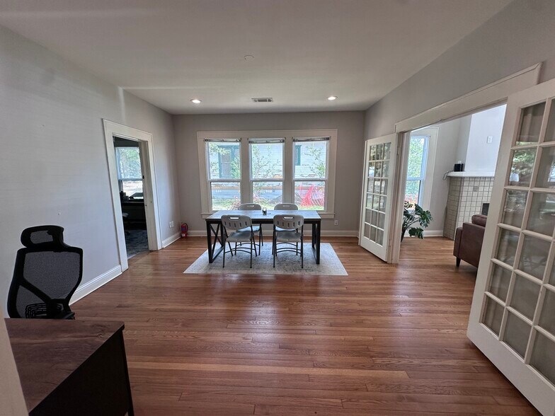 More Photos Of 517 Ferris Ave, Waxahachie Office For Lease