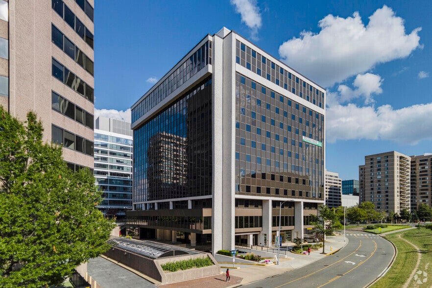 More Photos Of 1401 S Clark St, Arlington Office For Lease