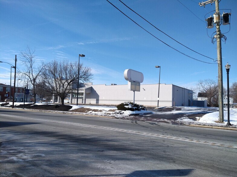 More Photos Of 1 E Broad St, Paulsboro Drugstore For Lease