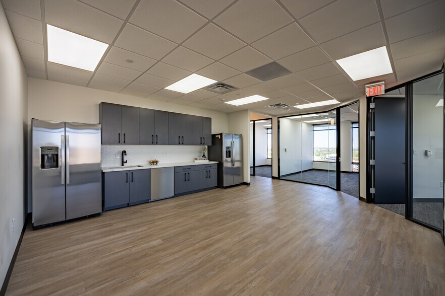 More Photos Of 3200 N Central Ave, Phoenix Office For Lease
