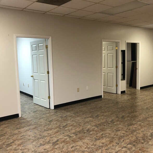 More Photos Of 3703 Alliance Dr, Greensboro Showroom For Lease