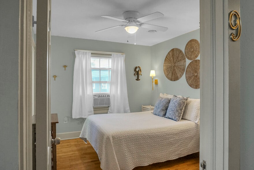 More Photos Of 205 Harper Ave, Carolina Beach Hotel For Sale