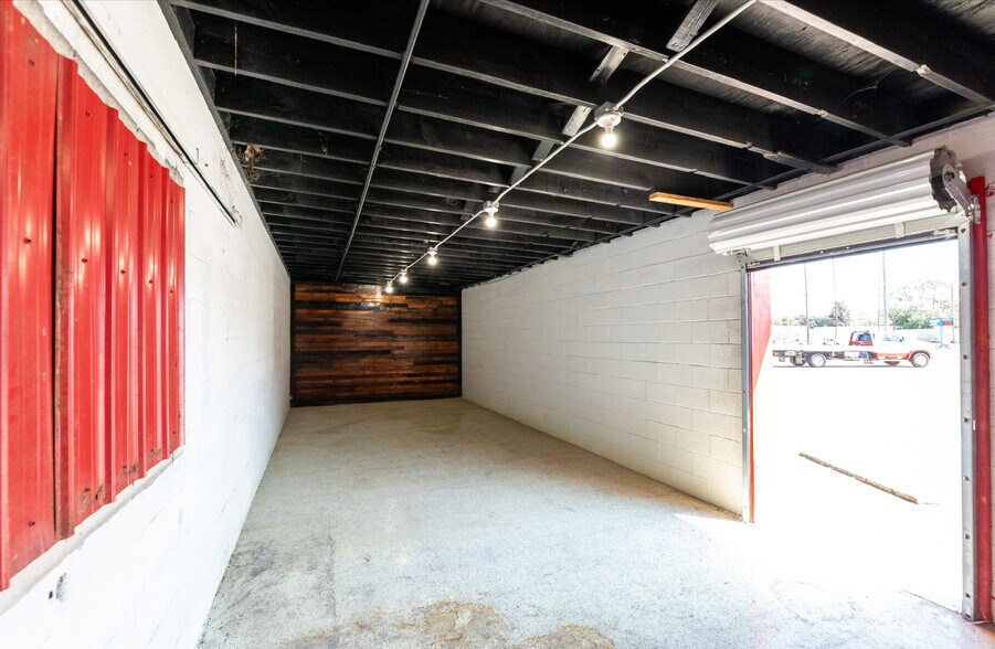 More Photos Of 447 Ossie Davis Pky, Waycross Auto Dealership For Sale