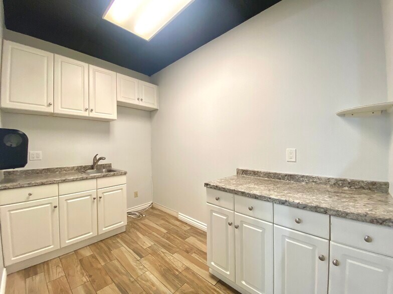 More Photos Of 3151 Airway Ave, Costa Mesa Medical For Lease