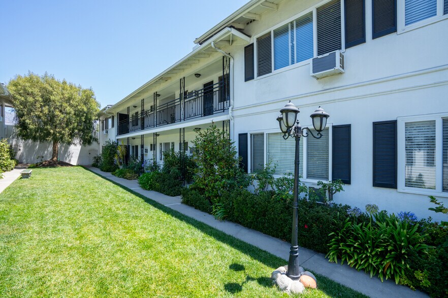 More Photos Of 921-933 W Huntington Dr, Arcadia Apartments For Sale