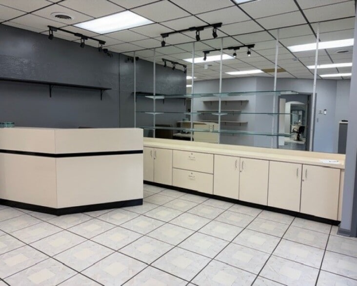 More Photos Of 4901 Tippecanoe Dr, Evansville Freestanding For Lease