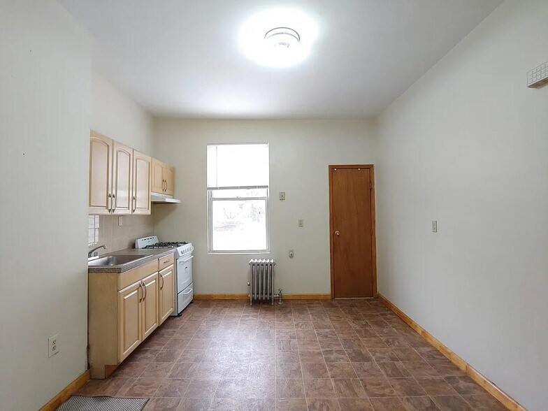 More Photos Of 683 Woodward Ave, Ridgewood Apartments For Sale