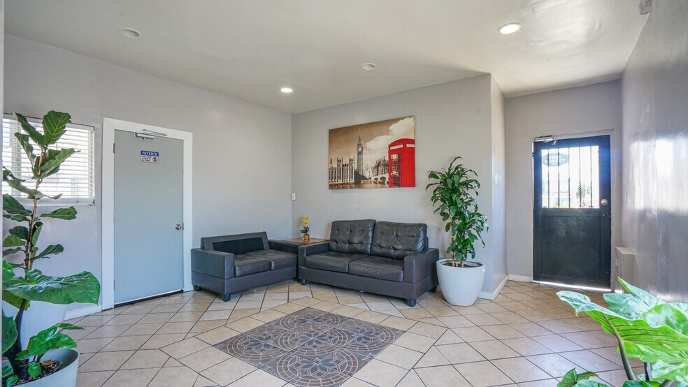 More Photos Of 4905 W Adams Blvd, Los Angeles Apartments For Sale