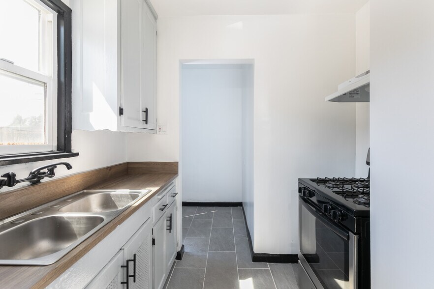 More Photos Of 2243-2245 S Ridgeley Dr, Los Angeles Apartments For Sale