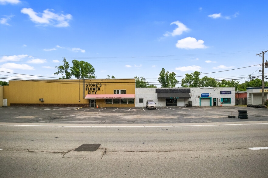 More Photos Of 2515 U.S. Route 60 E, Huntington Storefront For Sale