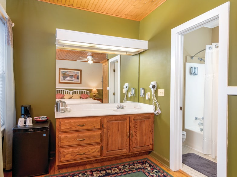 More Photos Of 86 Lily Pad Ln, Flat Rock Hotel For Sale