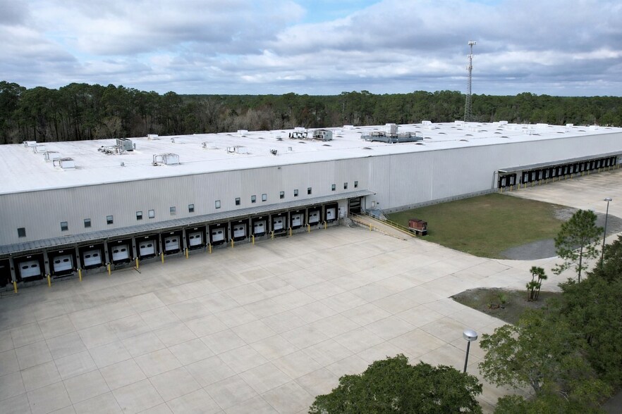 More Photos Of 4055 Deerpark Blvd S, Elkton Warehouse For Lease