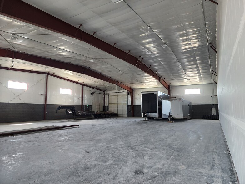 More Photos Of 2060 N Commercial Ave, Pasco Light Distribution For Lease