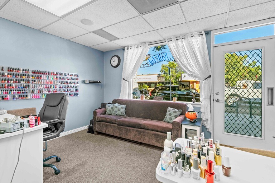 More Photos Of 2114 W Magnolia Blvd, Burbank Storefront For Sale