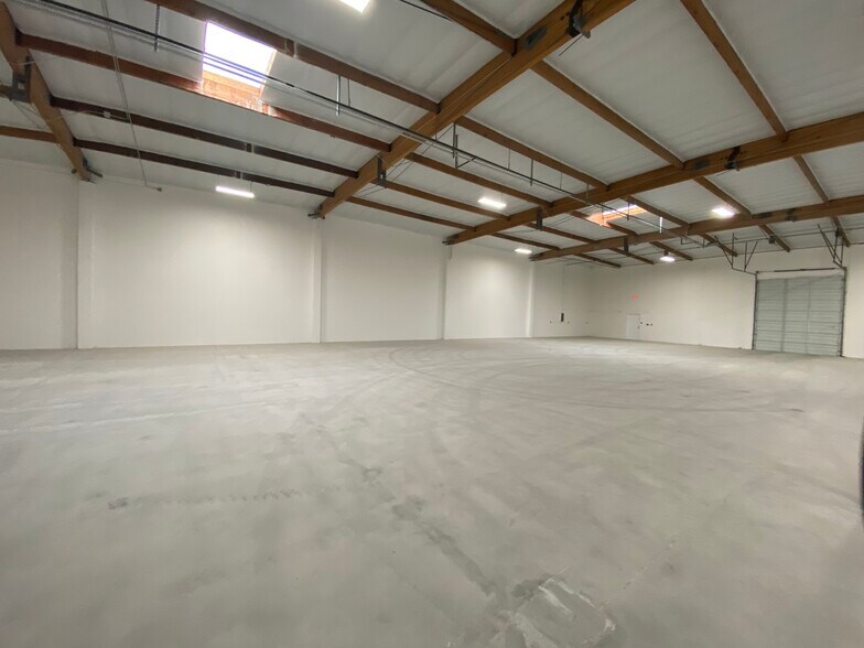 More Photos Of 9207 Eton Ave, Chatsworth Warehouse For Lease