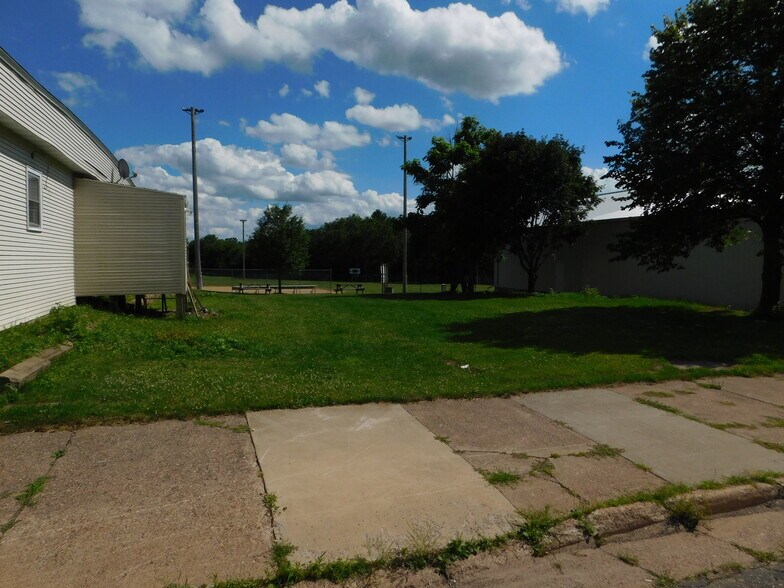 More Photos Of 260 Main St, Wilson Bar For Sale