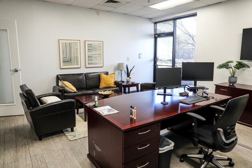 More Photos Of 1585 Roadhaven Dr, Stone Mountain Warehouse For Lease