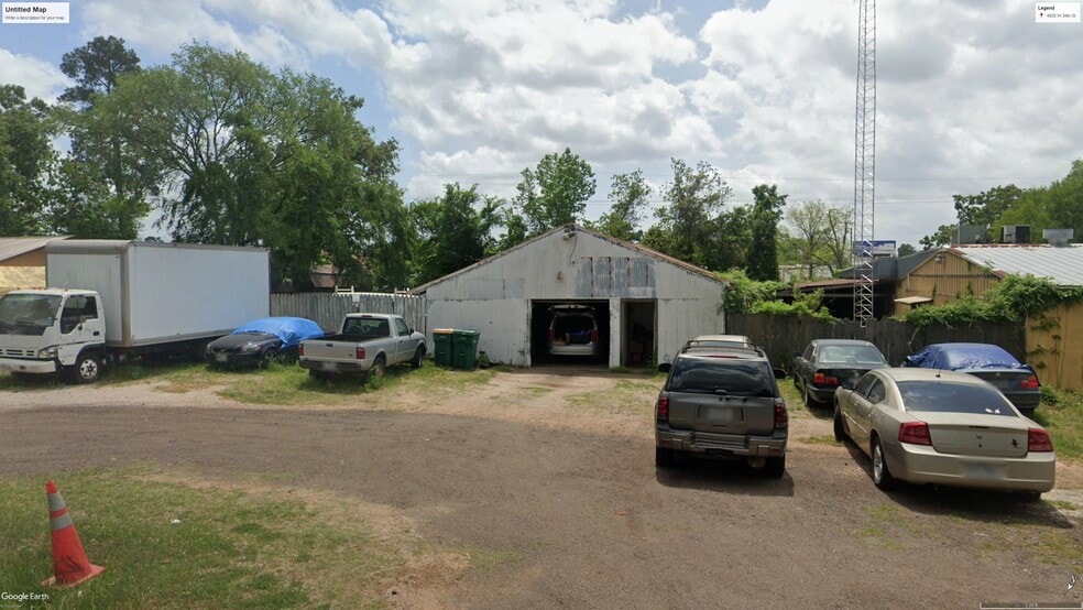 Primary Photo Of 611 Northwood Dr, Conroe Flex For Sale