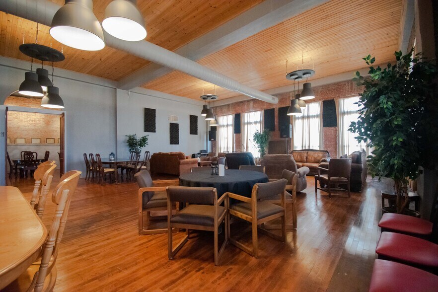 More Photos Of 322 E Don Tyler Ave, Dewey Storefront For Sale