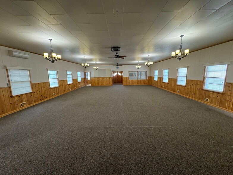 More Photos Of 402 S 7th St E, Riverton Flex For Sale