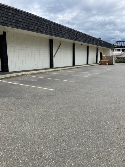 More Photos Of 627 S 227th St, Des Moines Freestanding For Lease