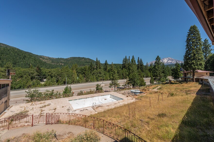 More Photos Of 4221 Siskiyou Ave, Dunsmuir Hotel For Sale