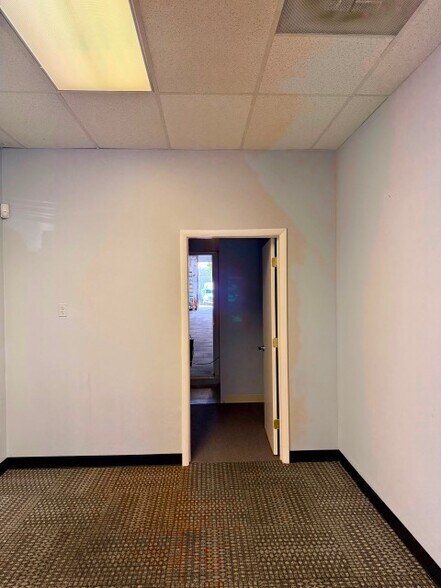 More Photos Of 8390 Terminal Rd, Lorton Flex For Lease