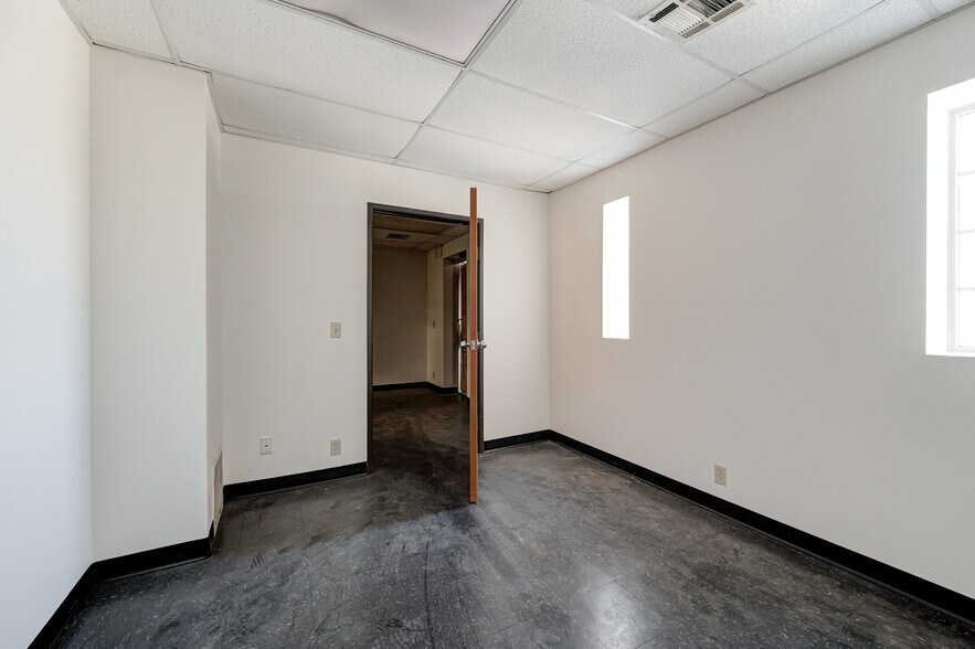 More Photos Of 412 Glade Ave, Oklahoma City Manufacturing For Lease