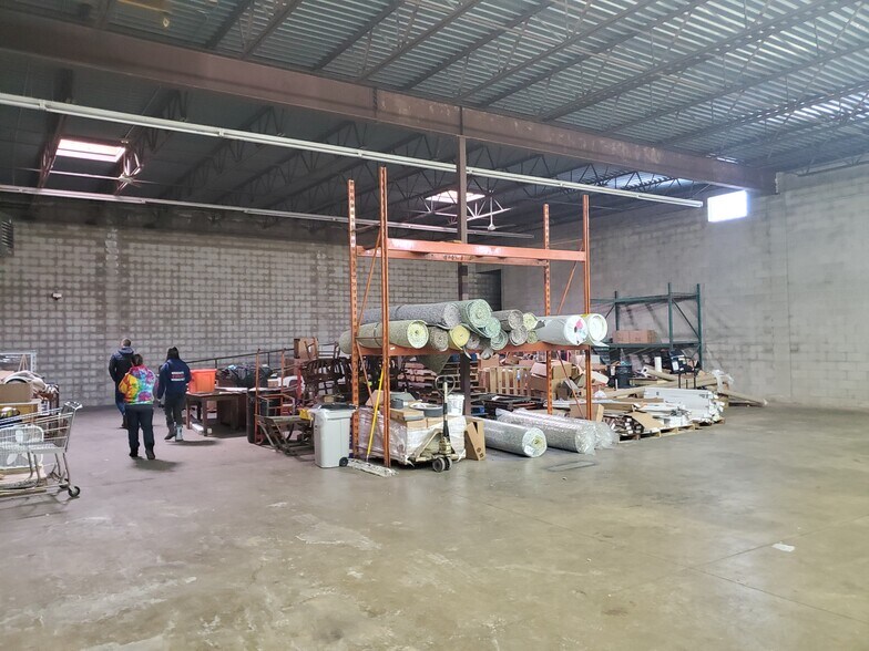 More Photos Of 1911 Rice St, Roseville Warehouse For Lease