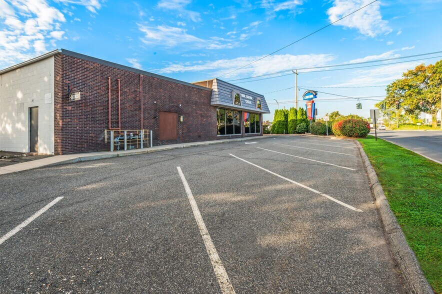 More Photos Of 160 Brainard Rd, Hartford Freestanding For Lease