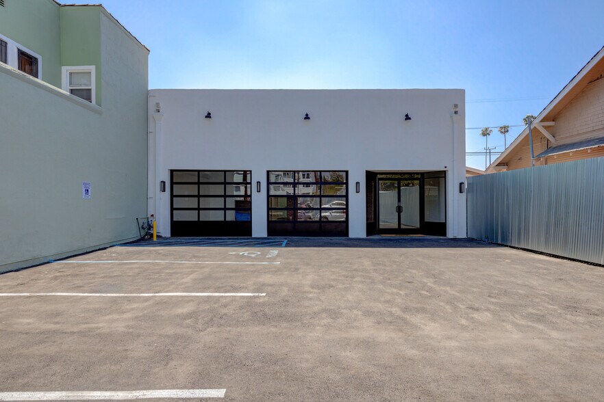 More Photos Of 2616 W Jefferson Blvd, Los Angeles Showroom For Sale