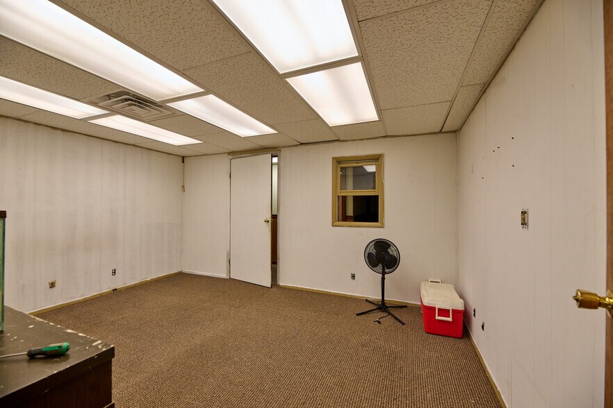 More Photos Of 7464 Sharon Mercer Rd, Mercer General Retail For Sale