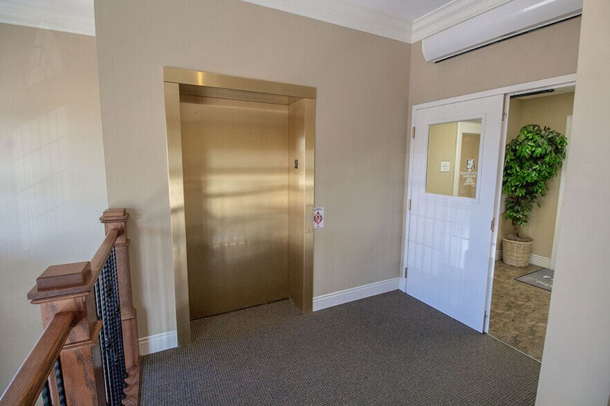 More Photos Of 1517 Chapel Hill Rd, Columbia Office For Lease